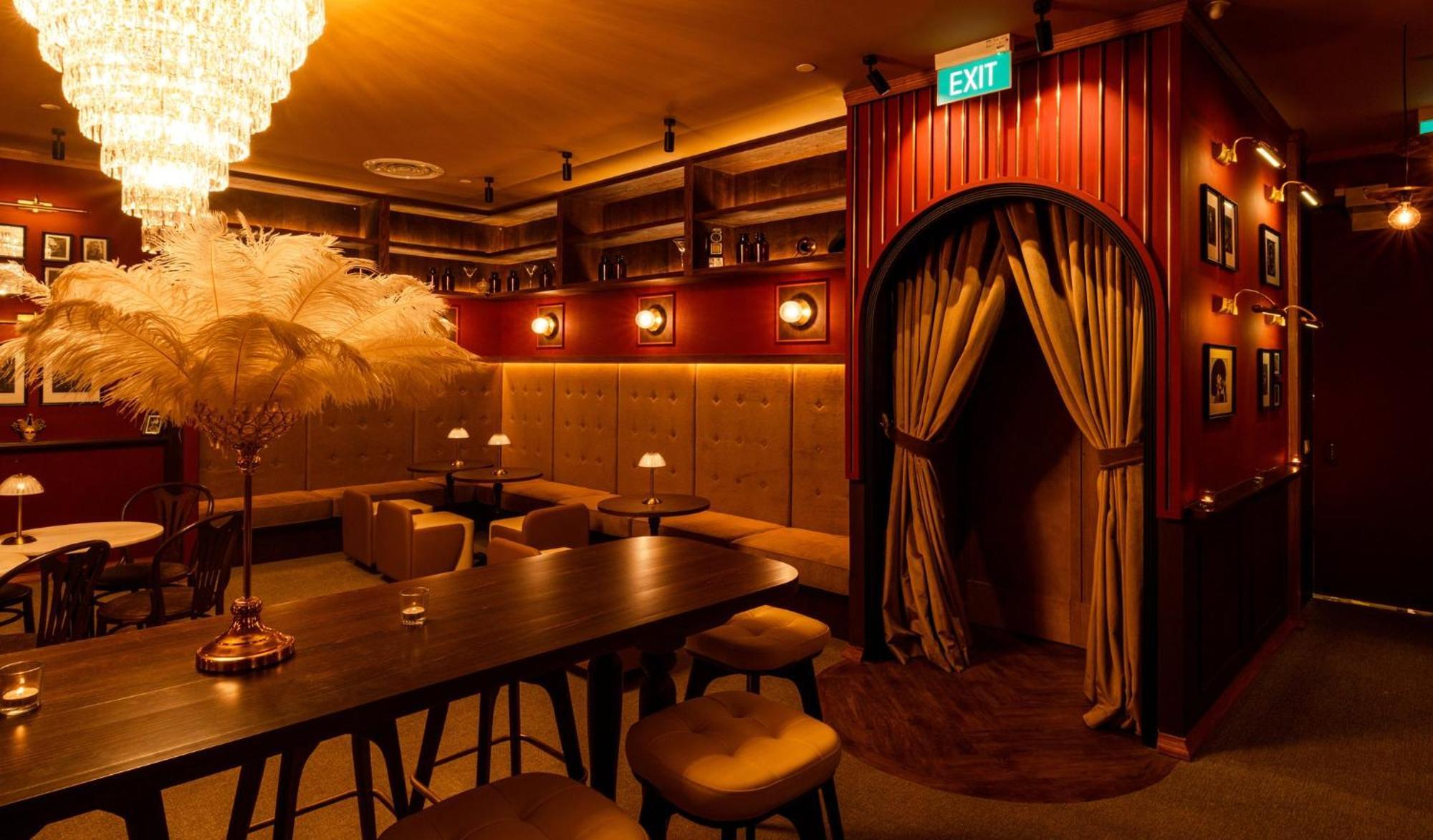 힐튼 싱가포르  호텔 외부 사진 Interior of the bar