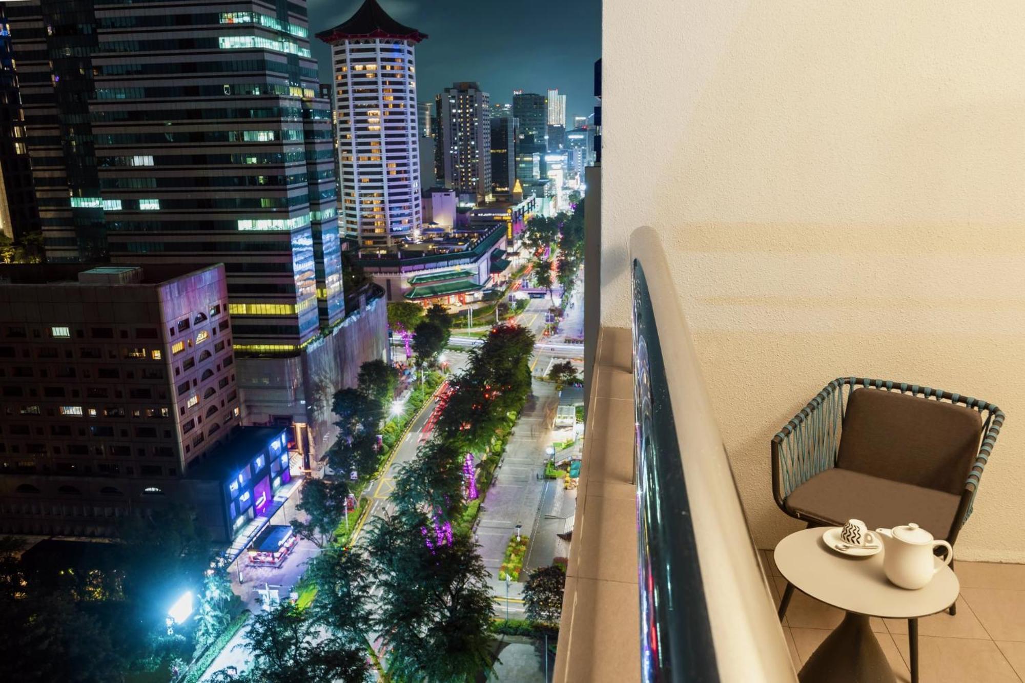 힐튼 싱가포르  호텔 외부 사진 View from the balcony of a suite at the Shangri-La at the Fort