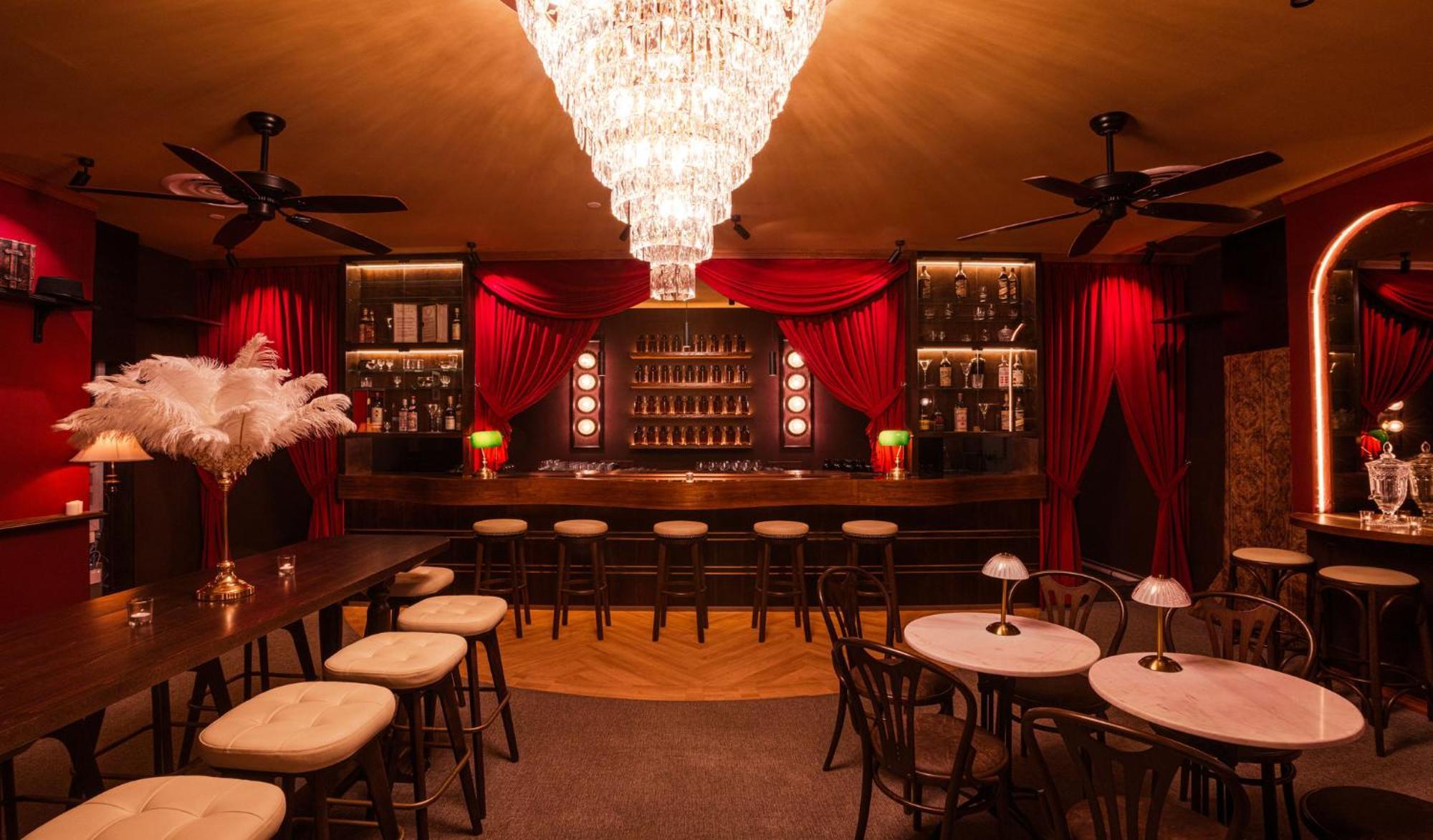 힐튼 싱가포르  호텔 외부 사진 The interior of the bar